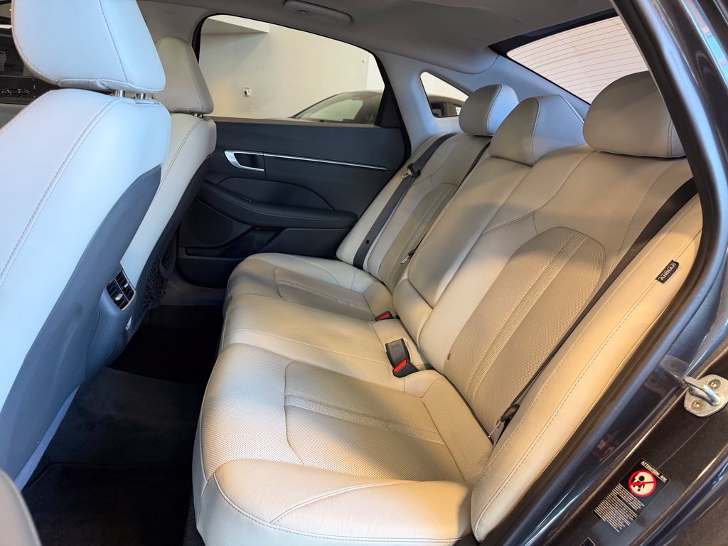 Photo 10 of this Hyundai Sonata