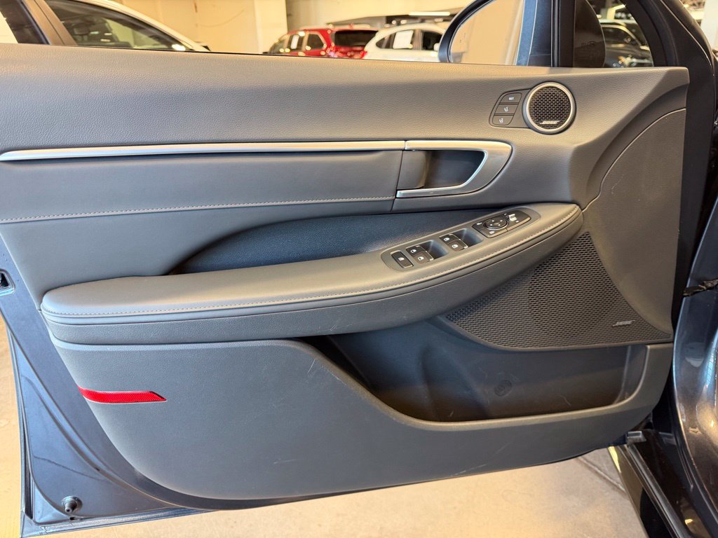 Photo 18 of this Hyundai Sonata