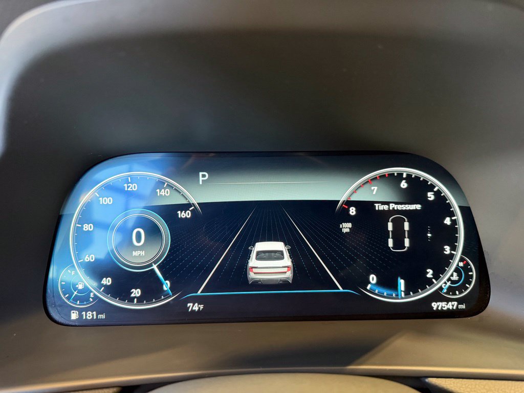 Photo 23 of this Hyundai Sonata