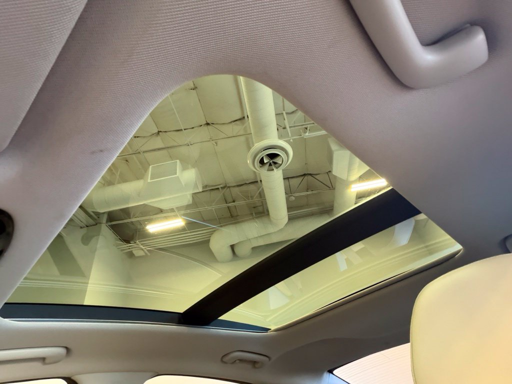 Photo 25 of this Hyundai Sonata