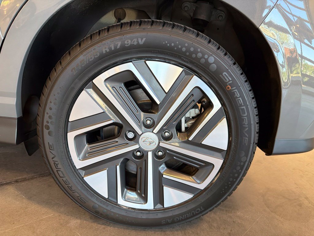 Photo 24 of this Hyundai Kona Electric