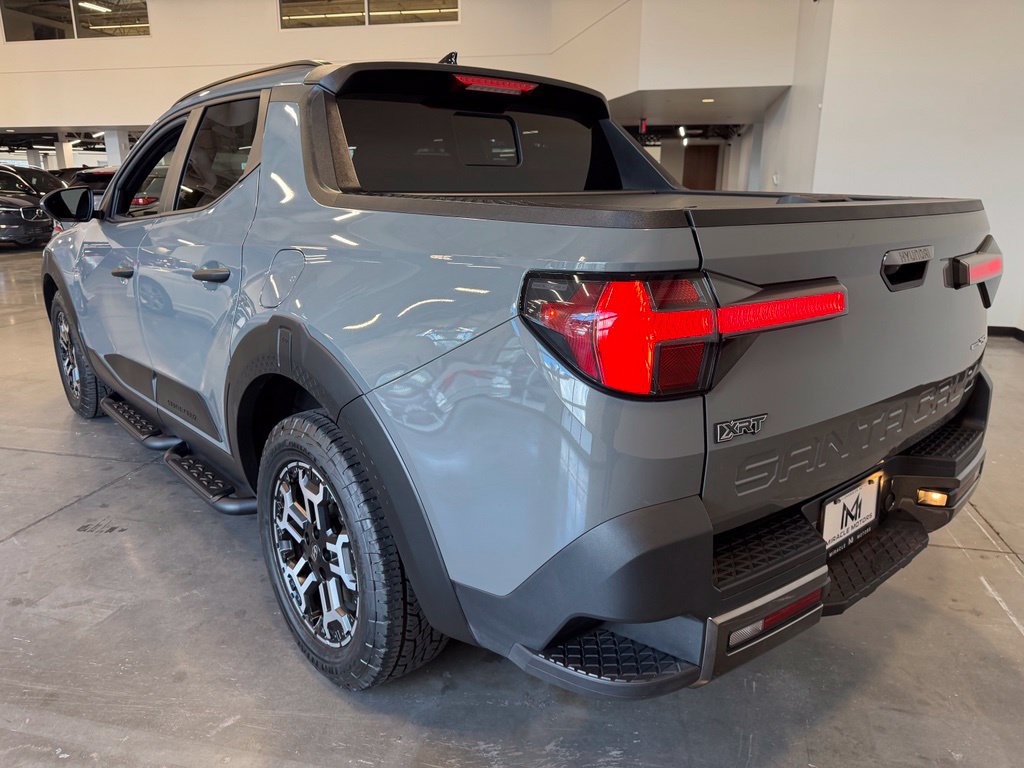 Photo 3 of this Hyundai Santa Cruz