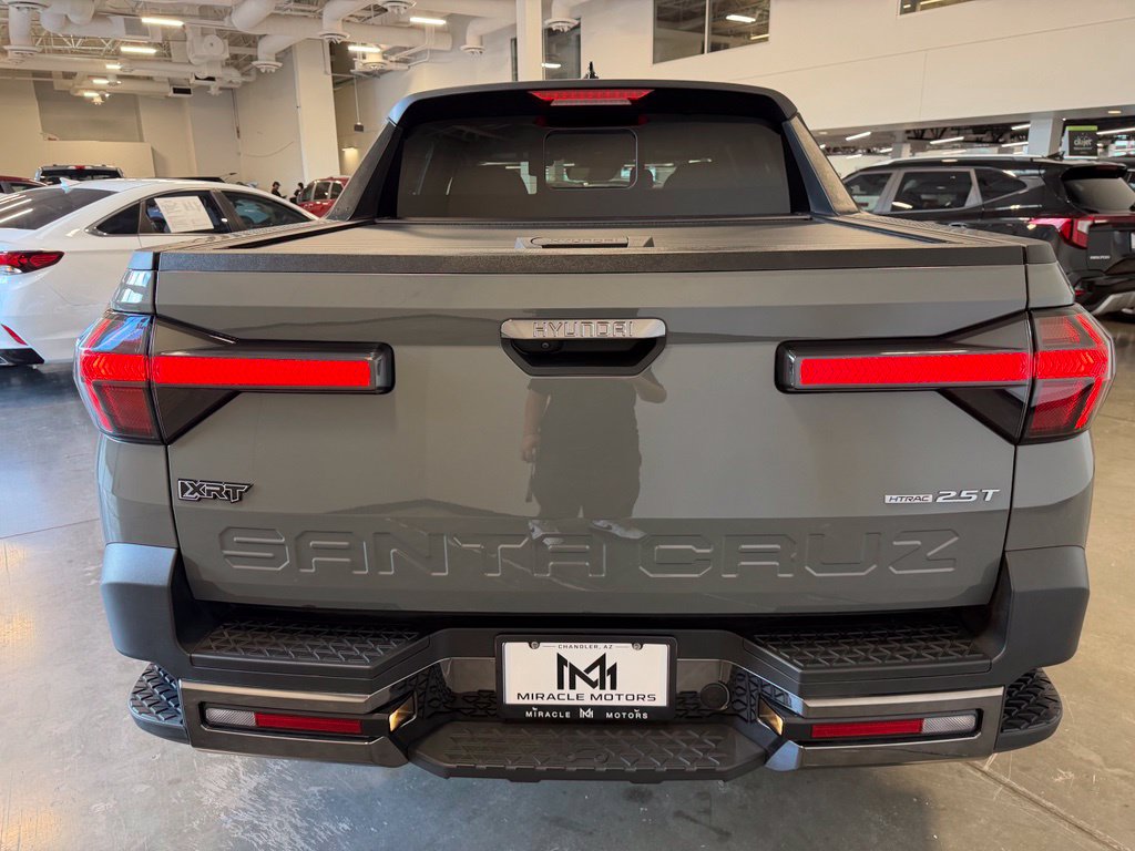 Photo 4 of this Hyundai Santa Cruz