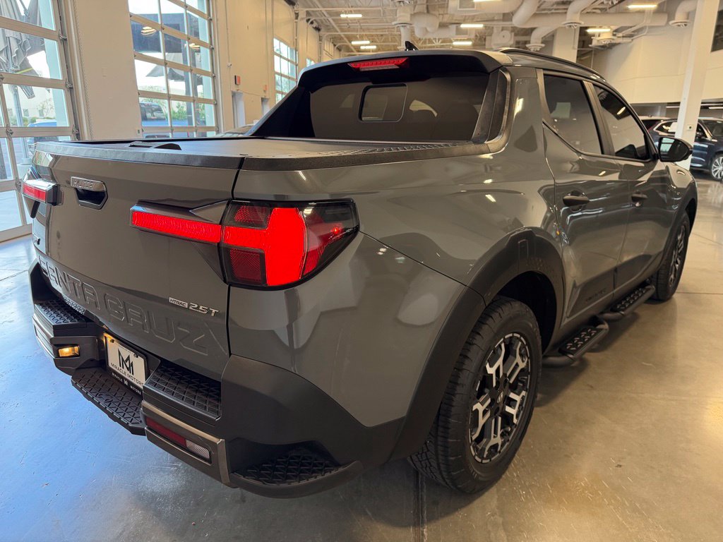 Photo 5 of this Hyundai Santa Cruz