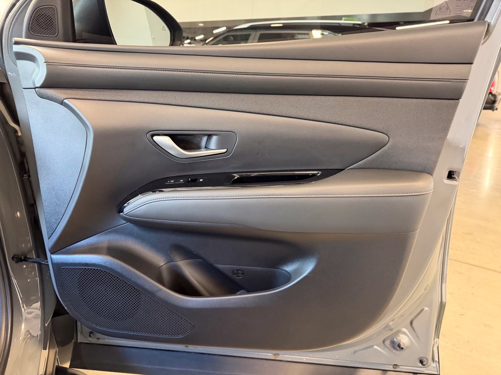 Photo 23 of this Hyundai Santa Cruz