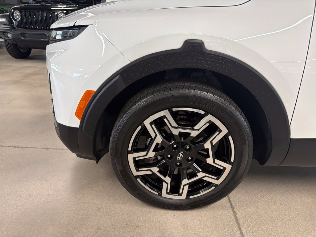 Photo 9 of this Hyundai Santa Cruz