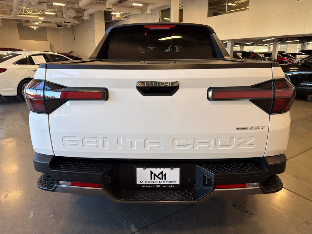 Photo 4 of this Hyundai Santa Cruz