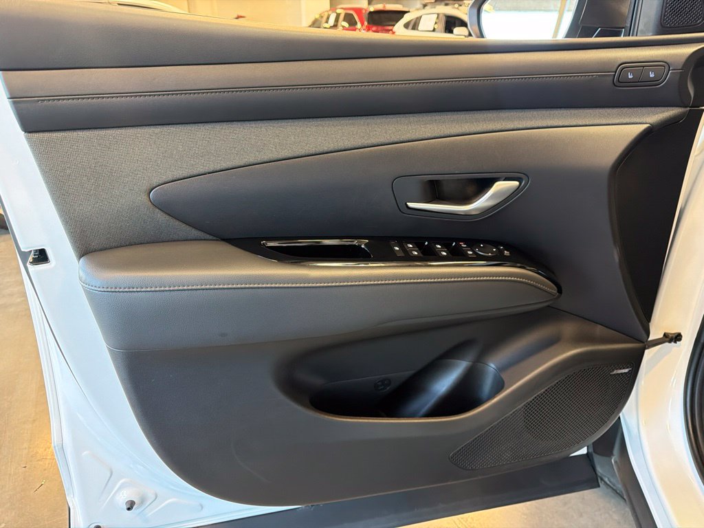 Photo 11 of this Hyundai Santa Cruz