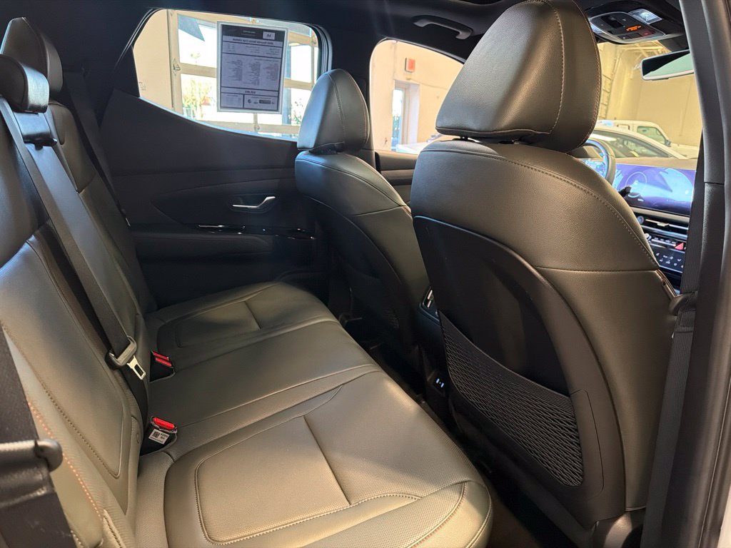 Photo 16 of this Hyundai Santa Cruz