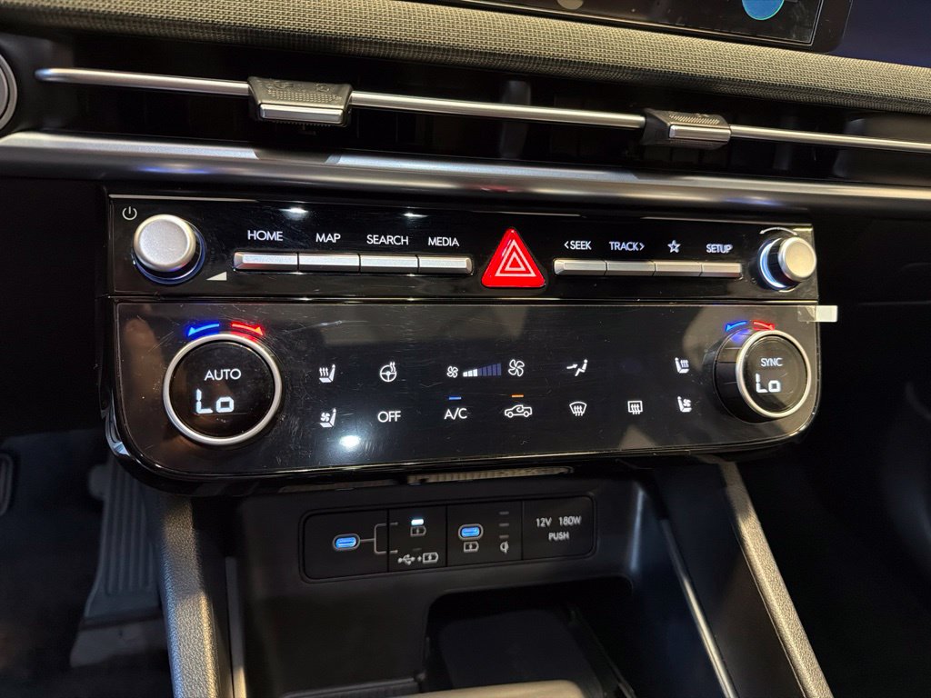 Photo 25 of this Hyundai Santa Cruz