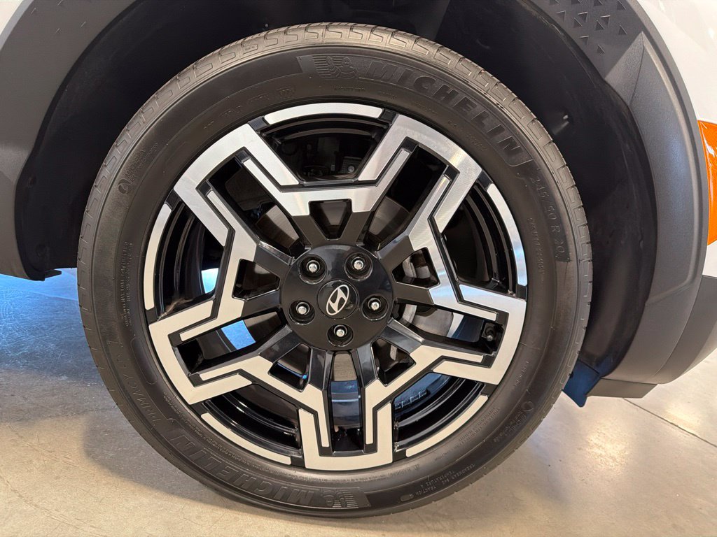 Photo 30 of this Hyundai Santa Cruz