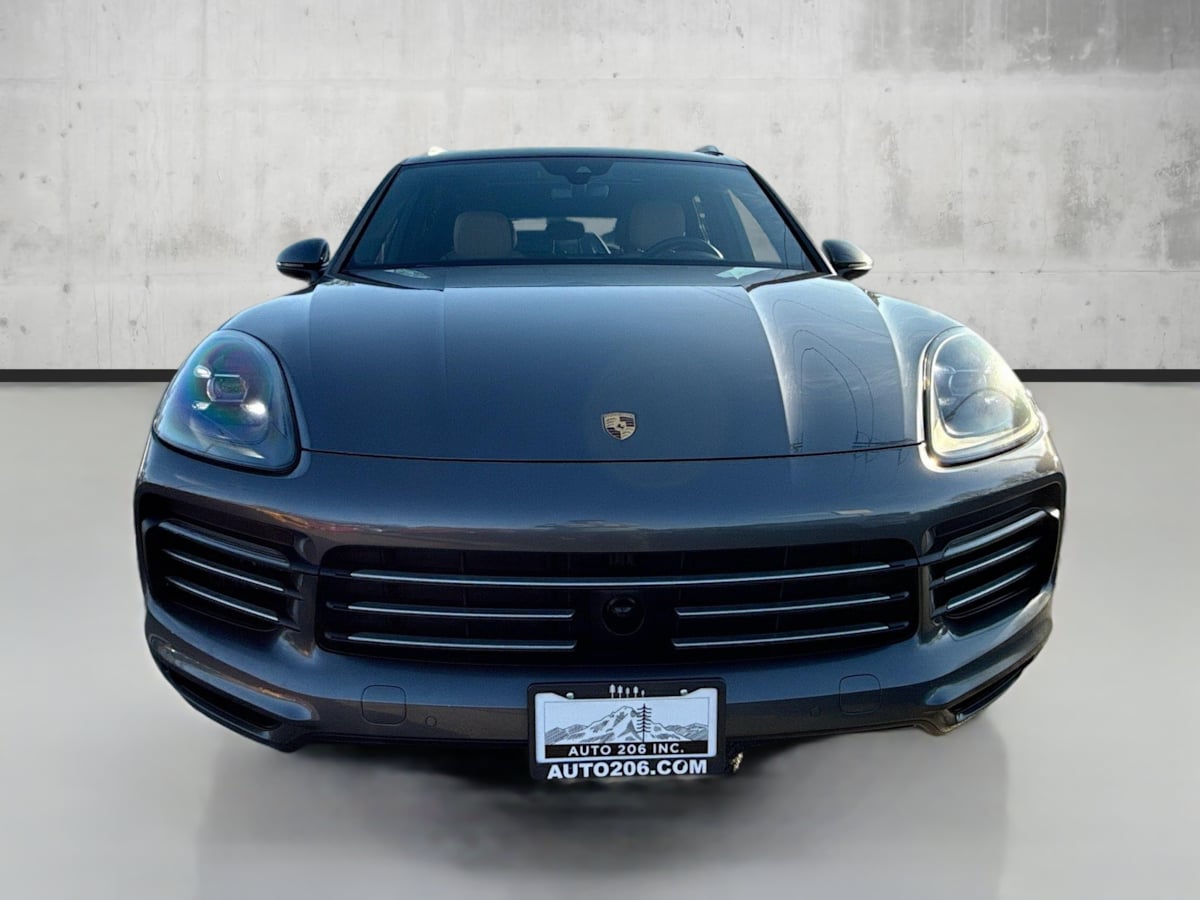 2022 Porsche Cayenne E-Hybrid photo 2