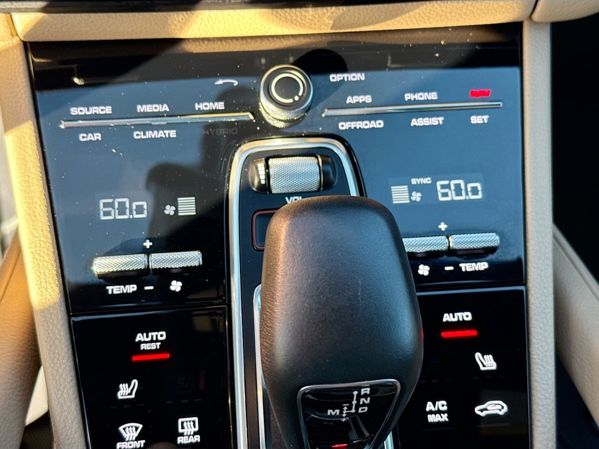 2022 Porsche Cayenne E-Hybrid photo 15