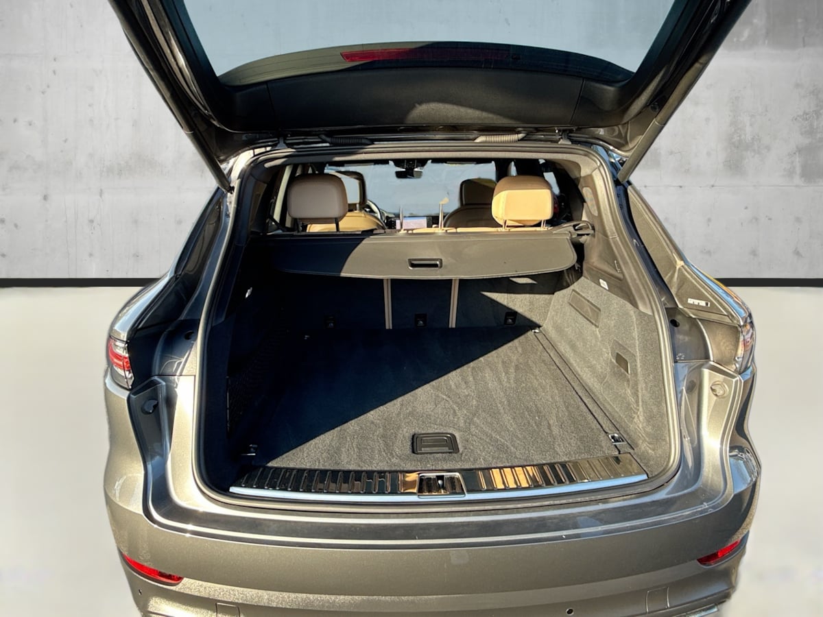 2022 Porsche Cayenne E-Hybrid photo 24