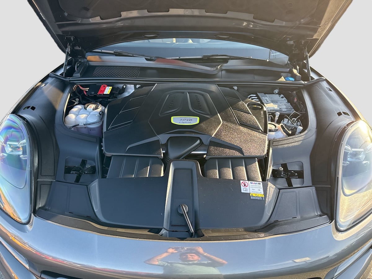 2022 Porsche Cayenne E-Hybrid photo 28