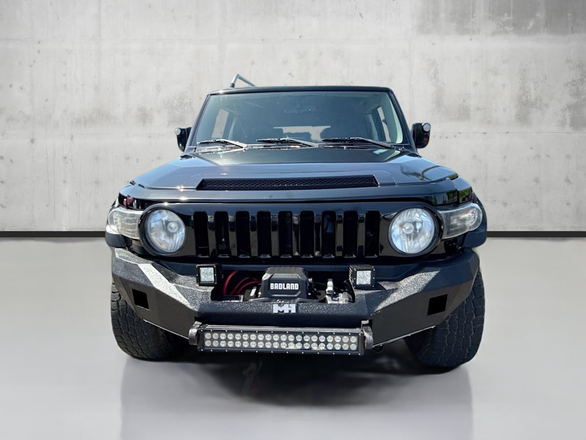 2013 Toyota FJ Cruiser Base photo 2