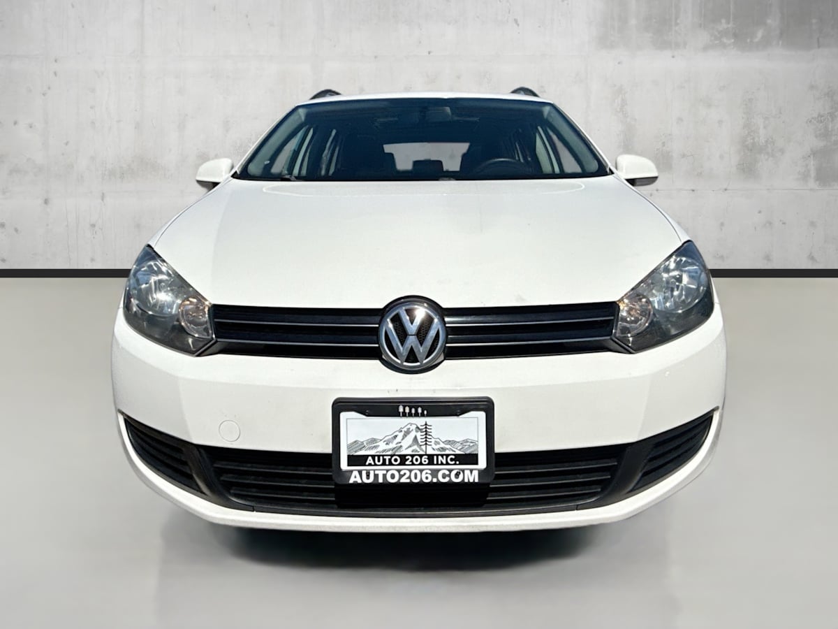 2013 Volkswagen Jetta SportWagen TDI photo 2