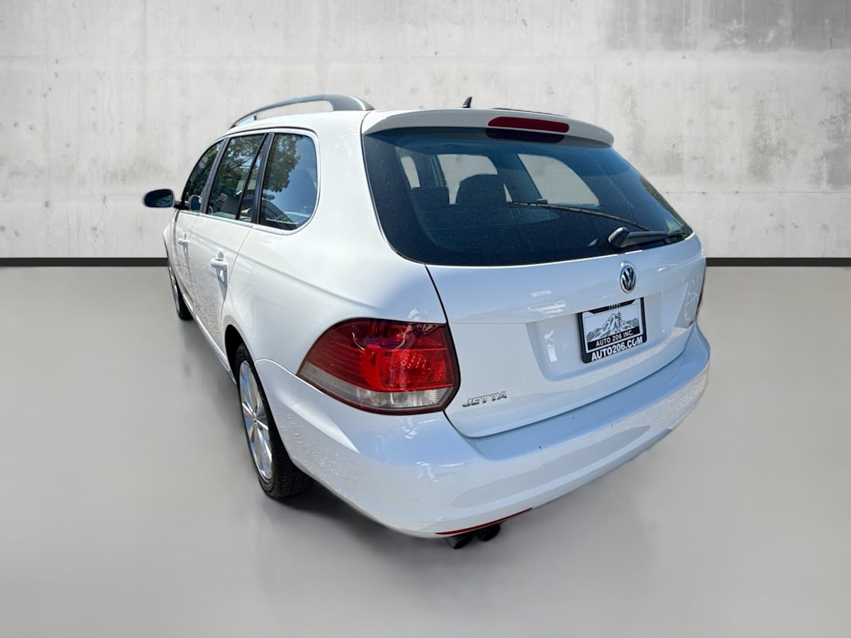 2013 Volkswagen Jetta SportWagen TDI photo 5