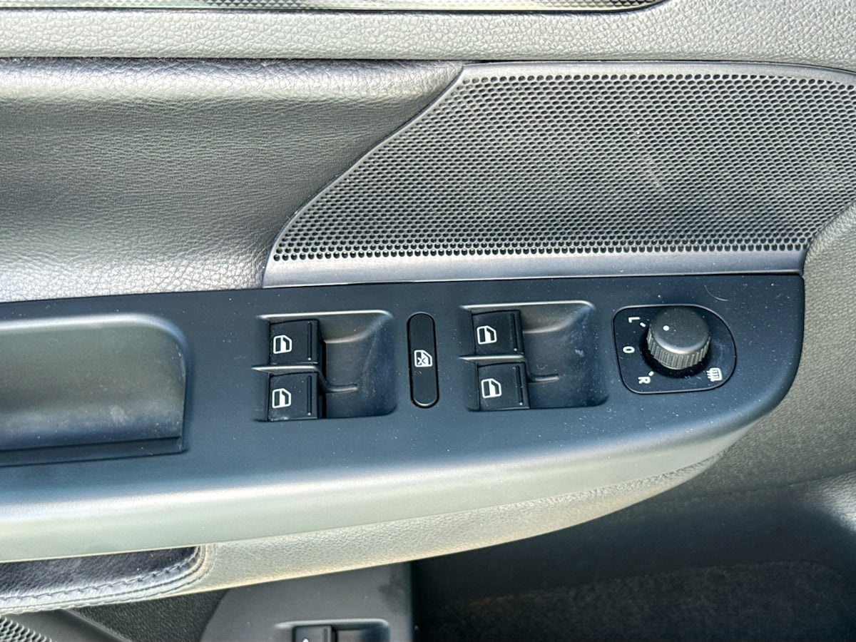 2013 Volkswagen Jetta SportWagen TDI photo 16