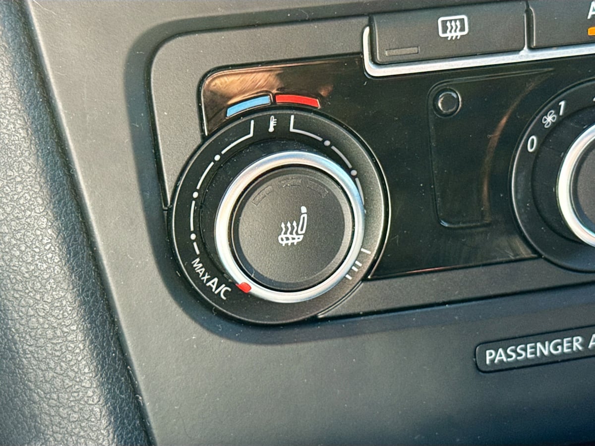 2013 Volkswagen Jetta SportWagen TDI photo 18