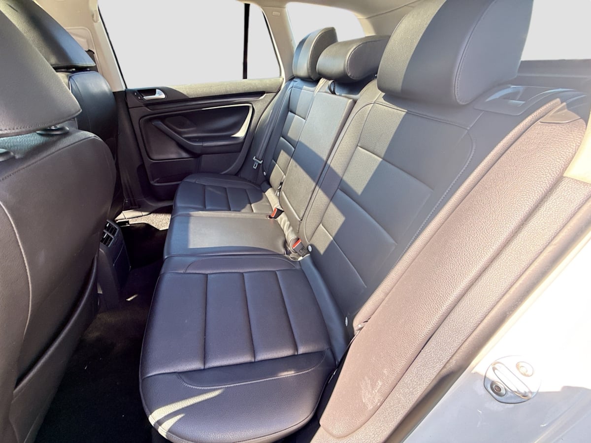 2013 Volkswagen Jetta SportWagen TDI photo 23