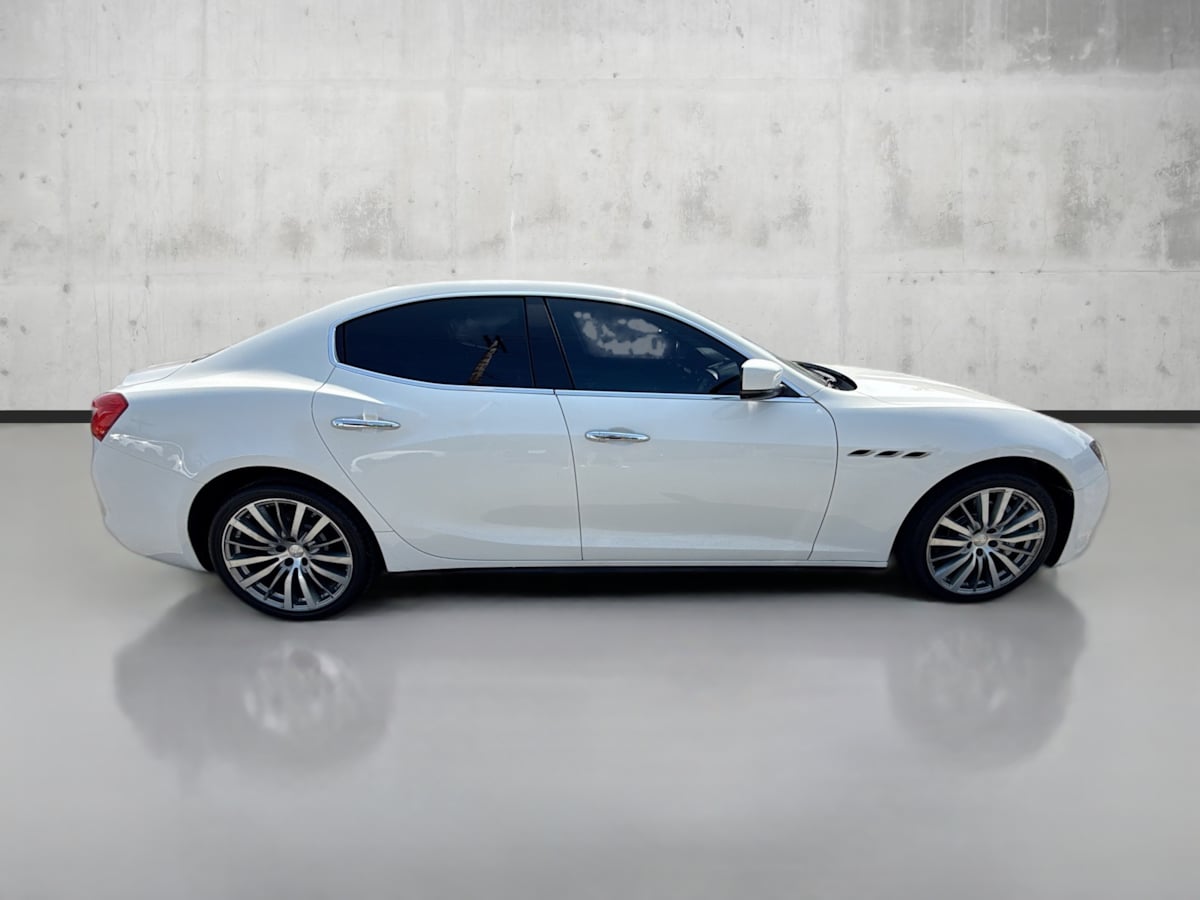 2016 Maserati Ghibli photo 8
