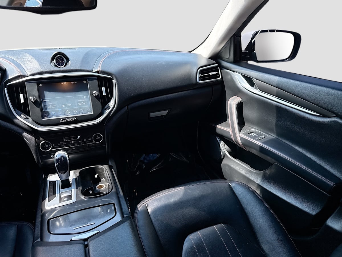 2016 Maserati Ghibli photo 21