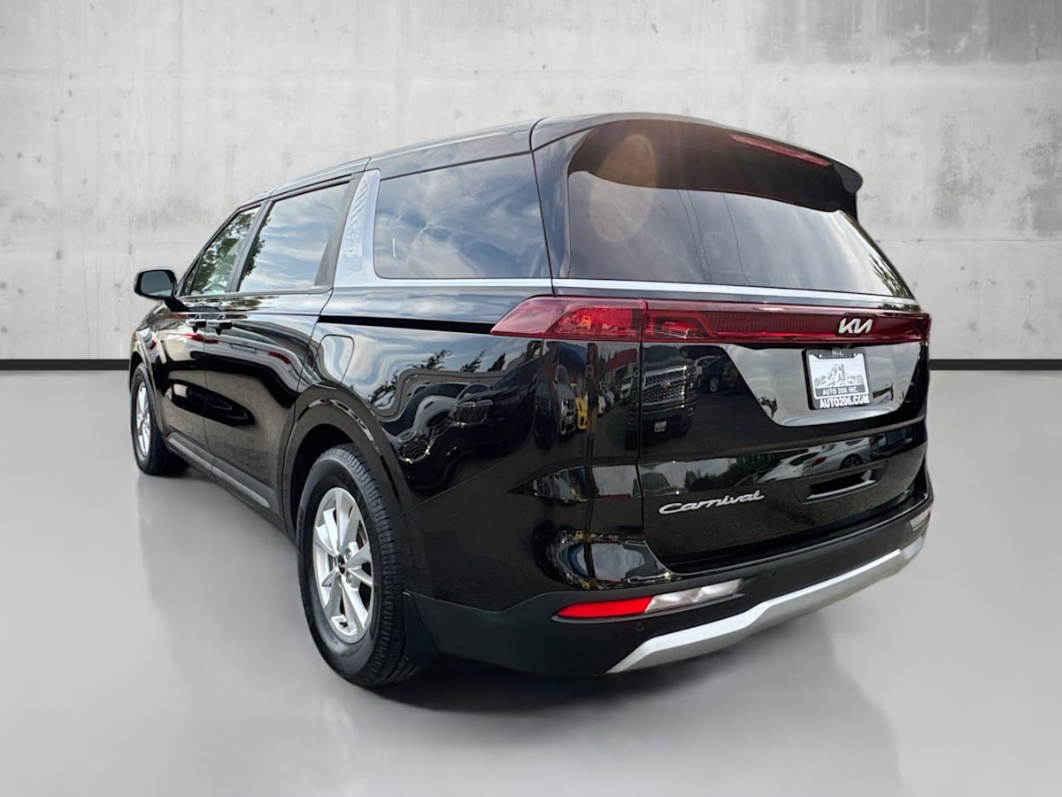 2022 Kia Carnival LXS photo 4