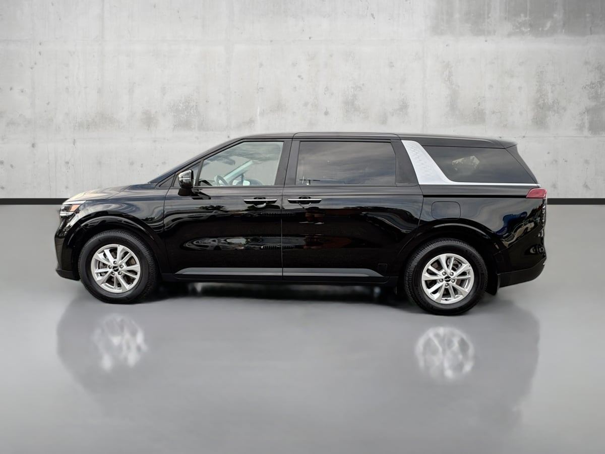 2022 Kia Carnival LXS photo 3