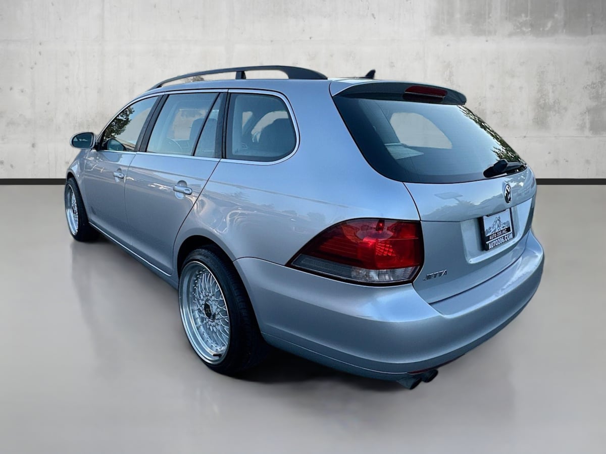 2014 Volkswagen Jetta SportWagen TDI photo 5