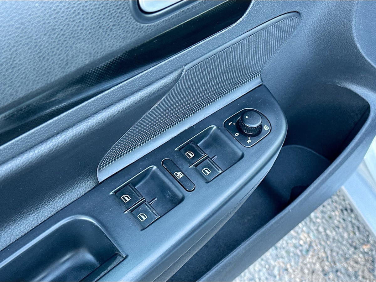 2014 Volkswagen Jetta SportWagen TDI photo 17