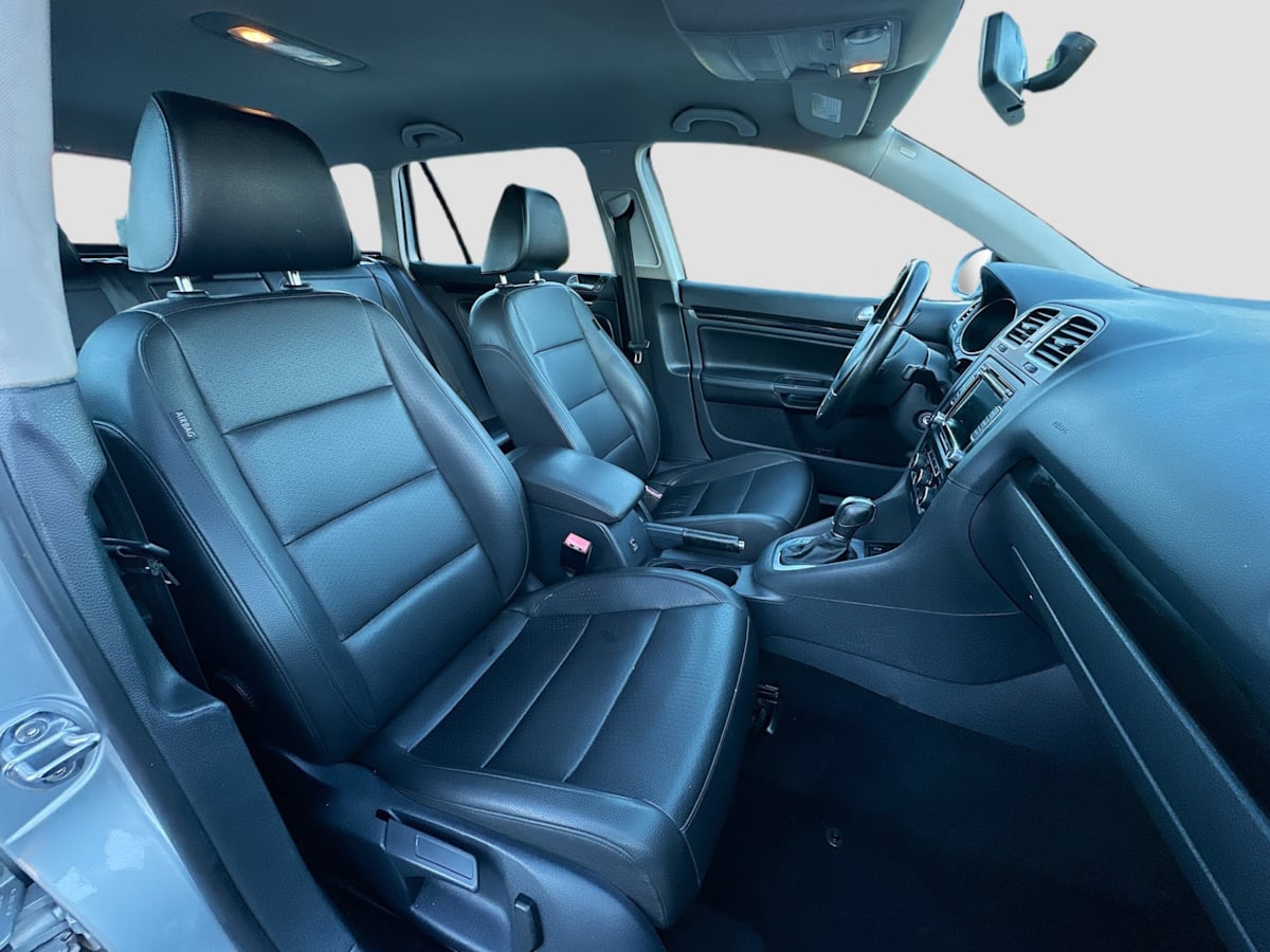 2014 Volkswagen Jetta SportWagen TDI photo 24