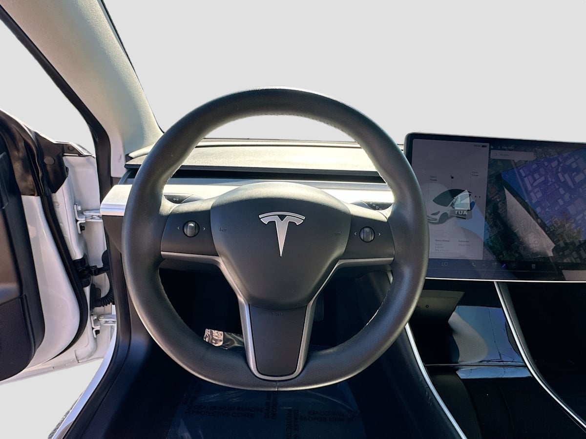 2020 Tesla Model 3 Standard Range Plus photo 10