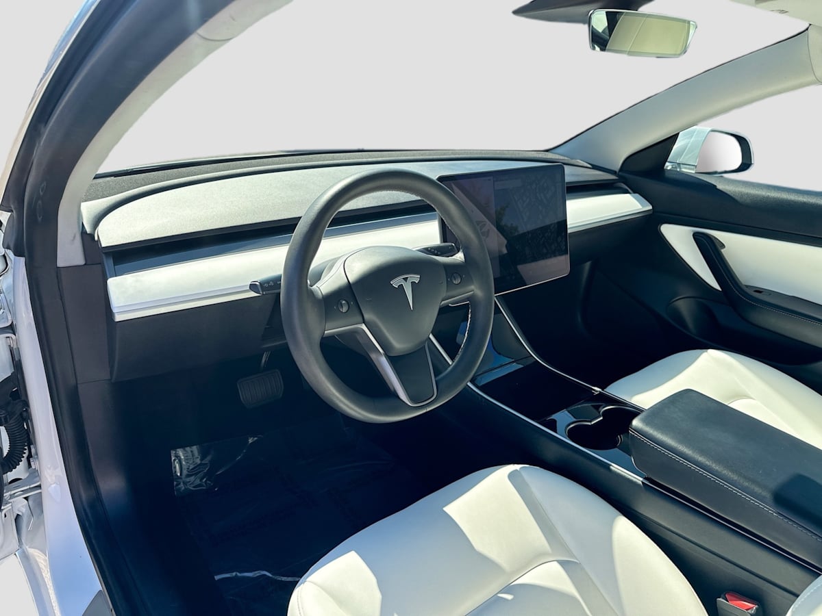 2020 Tesla Model 3 Standard Range Plus photo 9