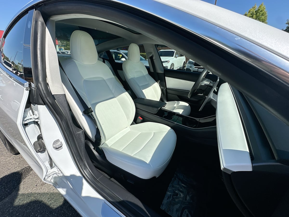 2020 Tesla Model 3 Standard Range Plus photo 22