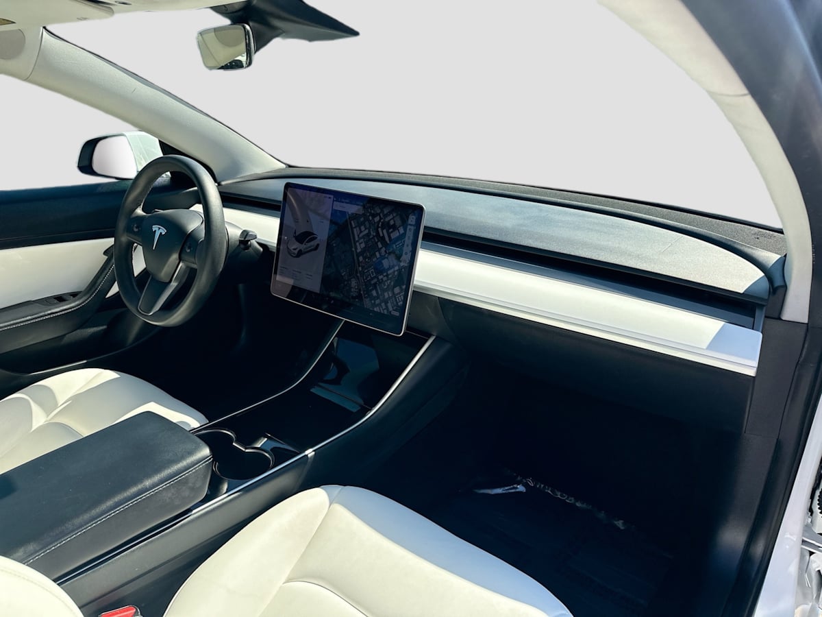 2020 Tesla Model 3 Standard Range Plus photo 23