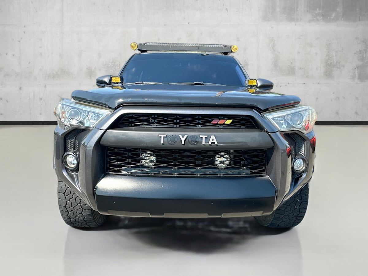 2016 Toyota 4Runner SR5 photo 2