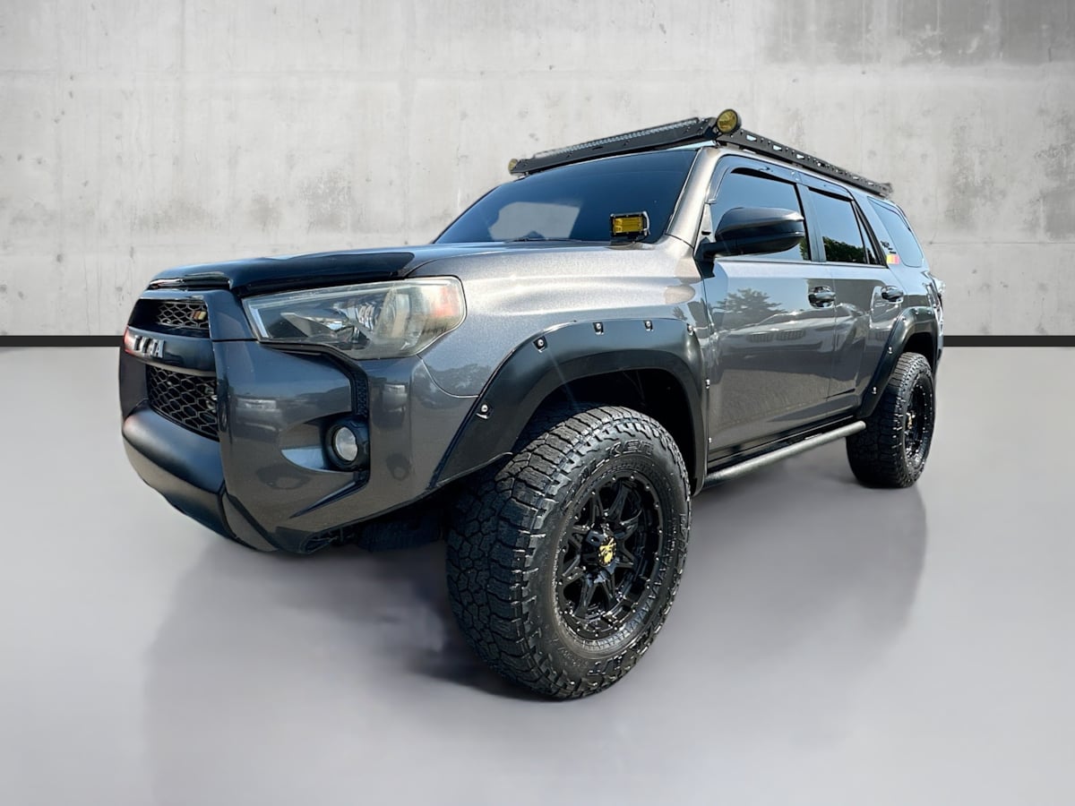 2016 Toyota 4Runner SR5 photo 3