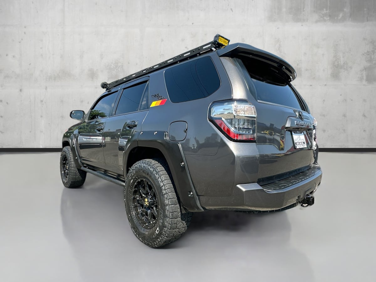 2016 Toyota 4Runner SR5 photo 5