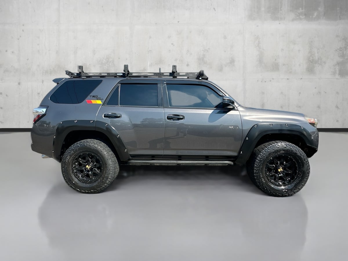 2016 Toyota 4Runner SR5 photo 8