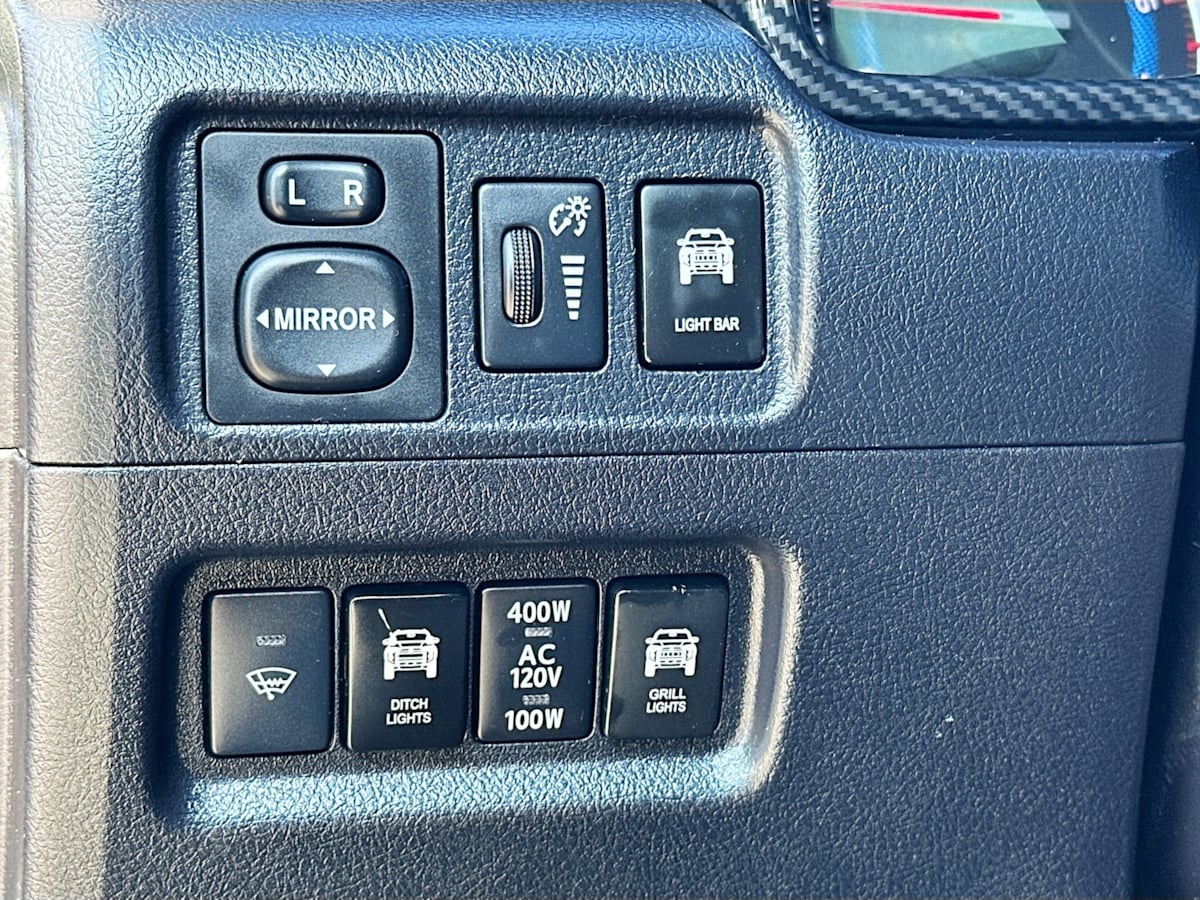 2016 Toyota 4Runner SR5 photo 10