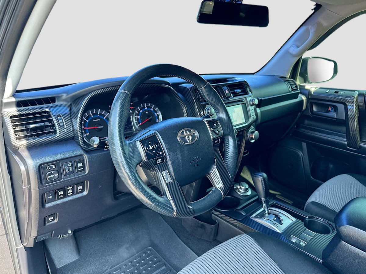 2016 Toyota 4Runner SR5 photo 9