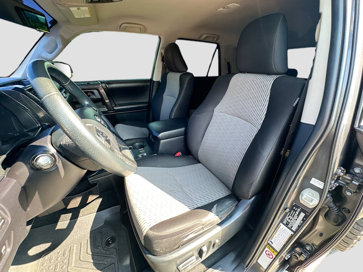 2016 Toyota 4Runner SR5 photo 20