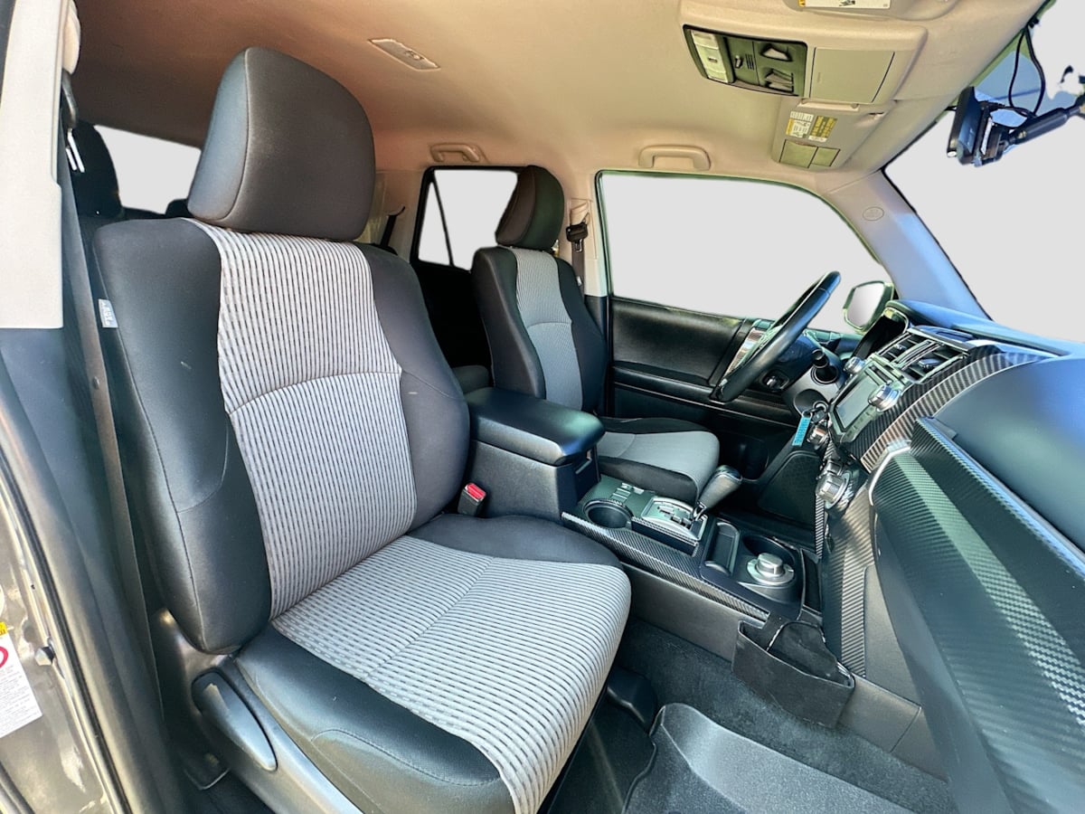 2016 Toyota 4Runner SR5 photo 25