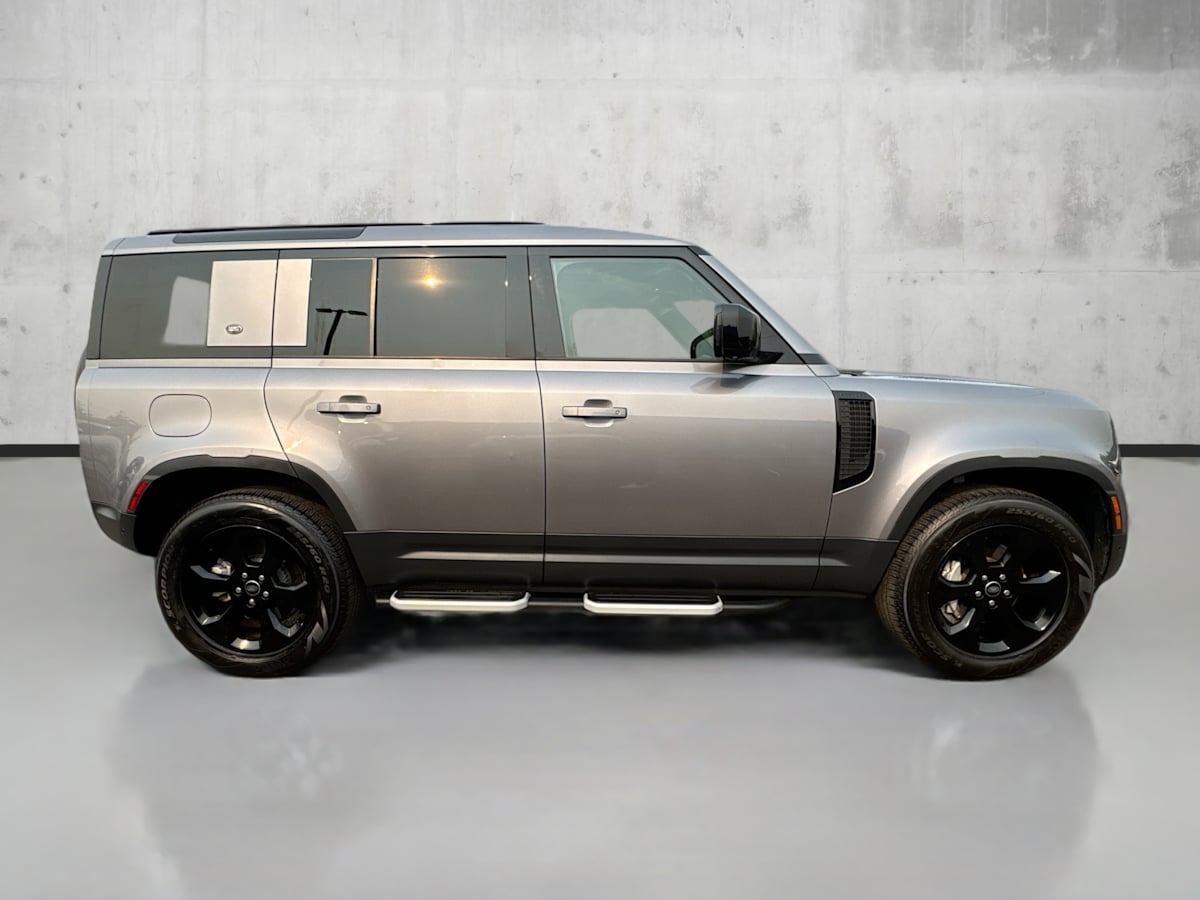 2020 Land Rover Defender HSE photo 8