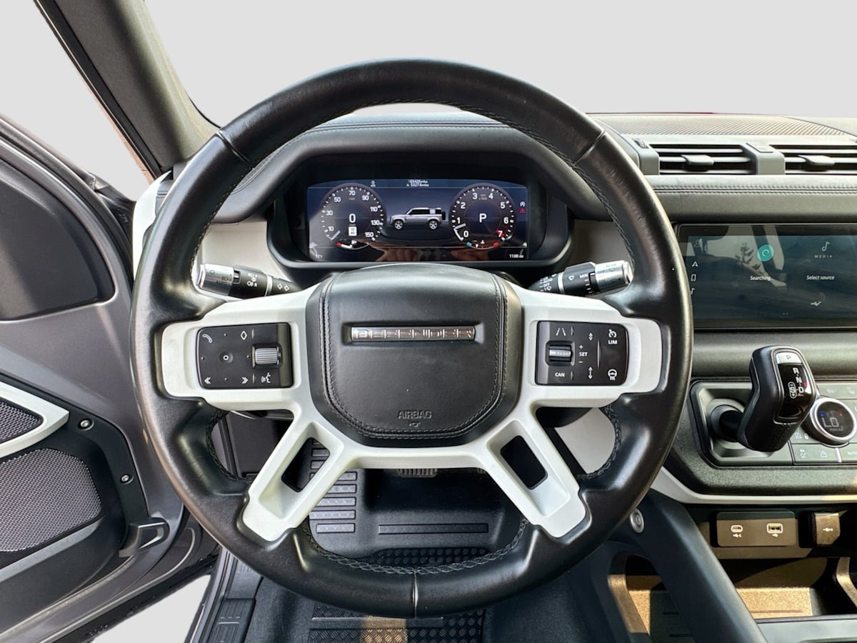 2020 Land Rover Defender HSE photo 10