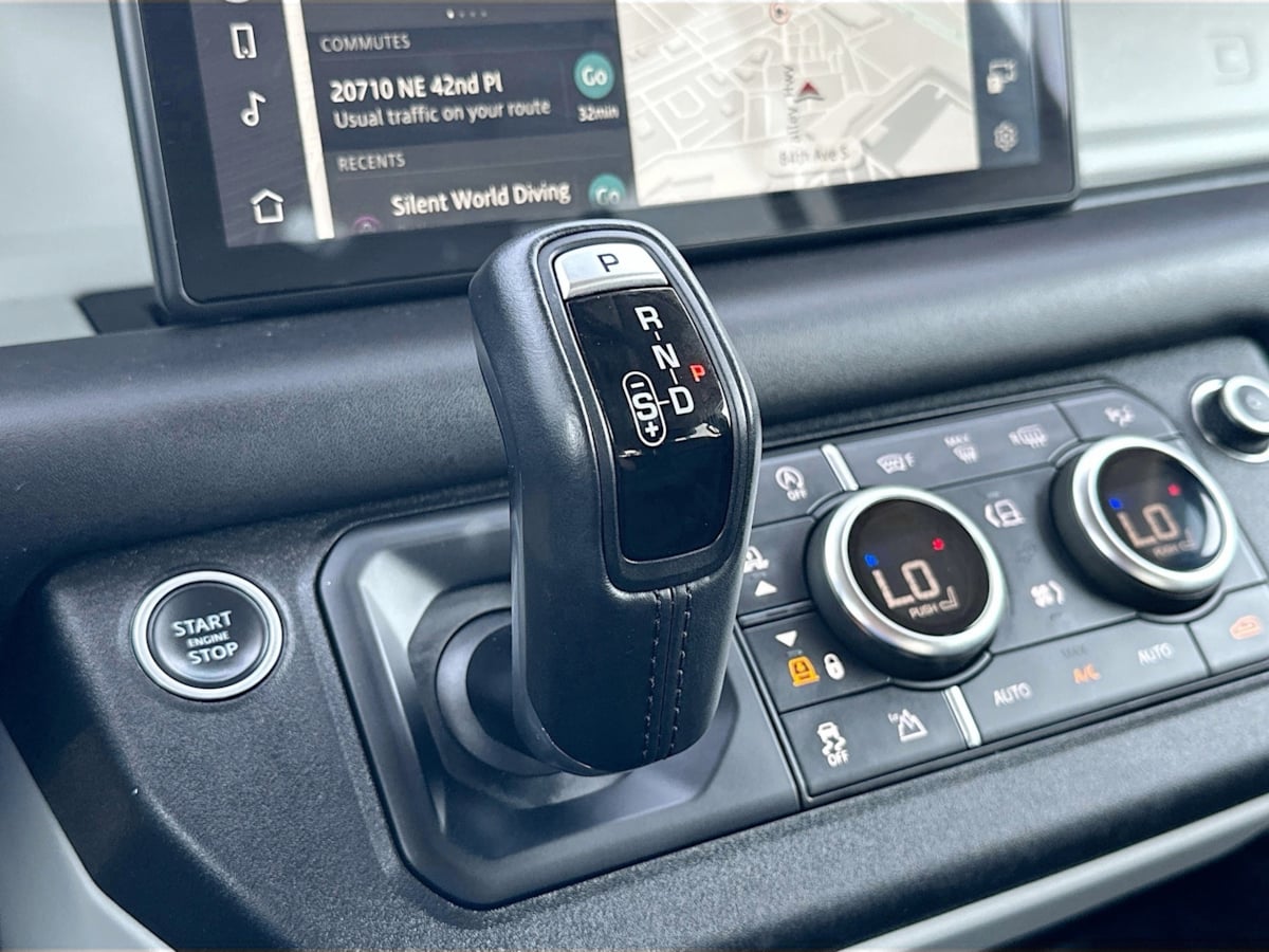 2020 Land Rover Defender HSE photo 15