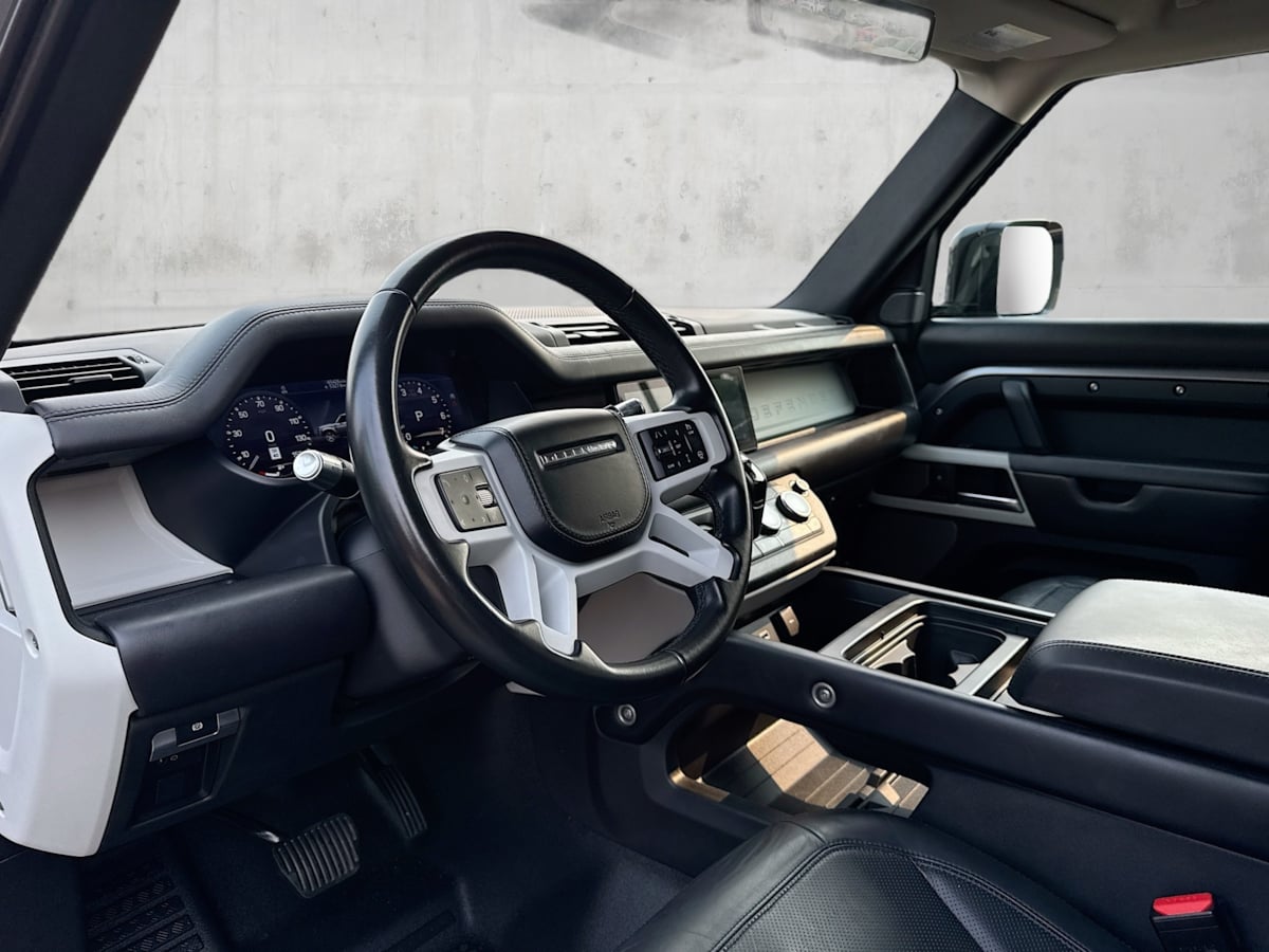 2020 Land Rover Defender HSE photo 9