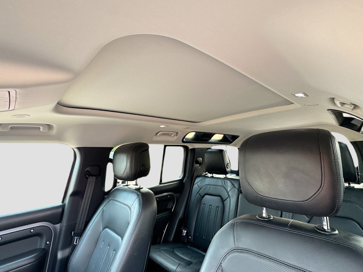 2020 Land Rover Defender HSE photo 18