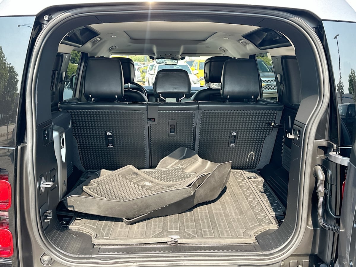 2020 Land Rover Defender HSE photo 25